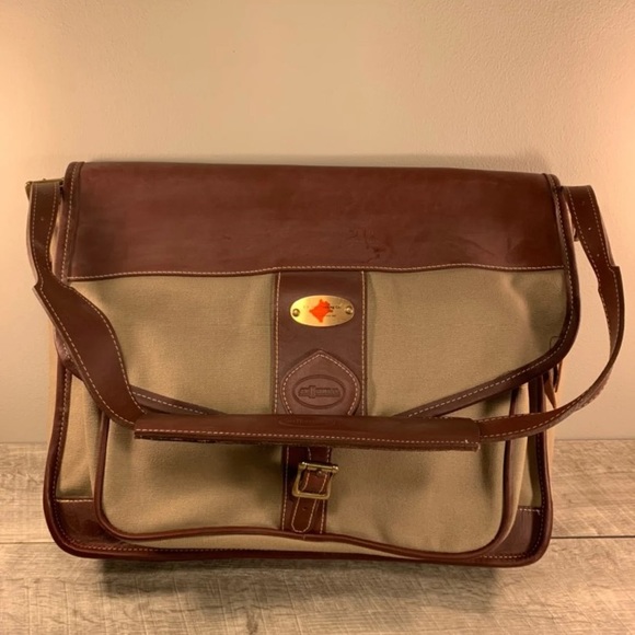 JW Hulme Other - New JW Hulme Optimus 74102 Messenger Bag